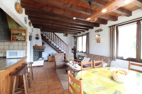 Charming Chalet with Terrace &amp; Mezzanine – Sleeps 6